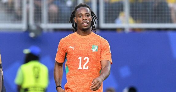 إيلي واهي لاعب ساحل العاج يواجه مشكلة في دخول كندا قبل كأس العالم 2026