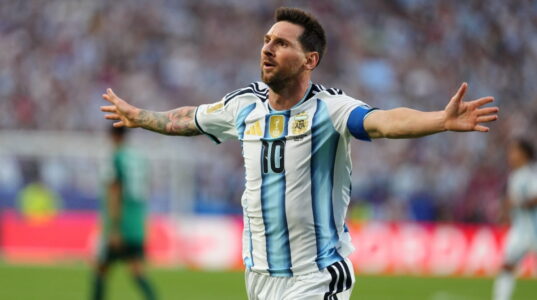 ليونيل ميسي يحتفل بهاتريك تاريخي ضد الجزائر في كأس العالم 2026